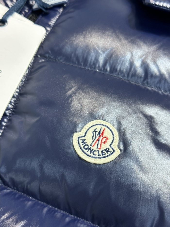 Moncler Down vest M03 FYZ083