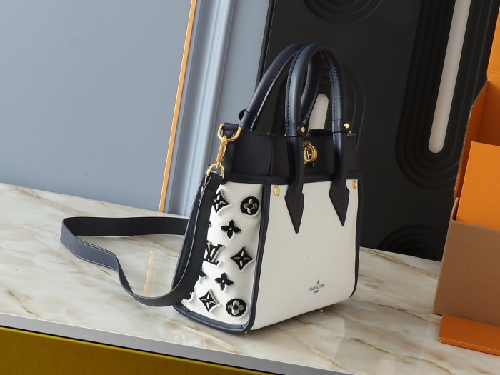 LV On My Side Handbag M20014 LM002032 25-30cm
