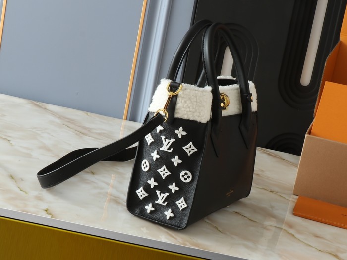 LV On My Side Handbag M20014 LM002032 25-30cm