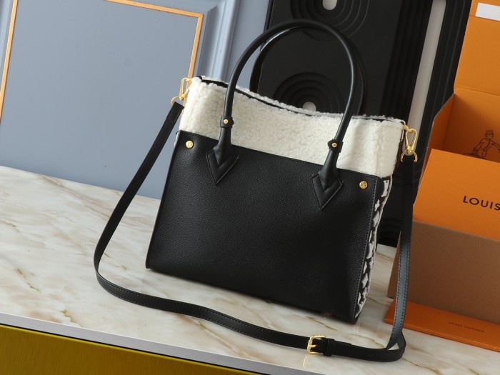 LV On My Side Handbag M20014 LM002032 25-30cm