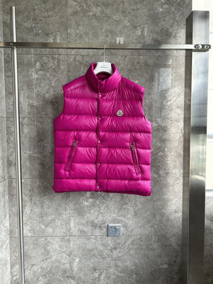 Moncler Down vest M94 FYZ042