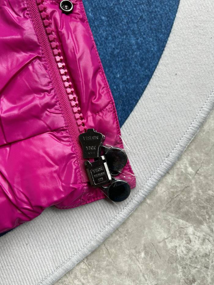 Moncler Down vest M94 FYZ042