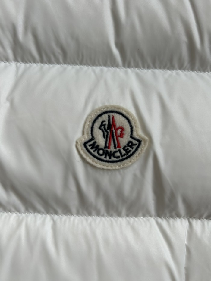 Moncler Down vest M94 FYZ042