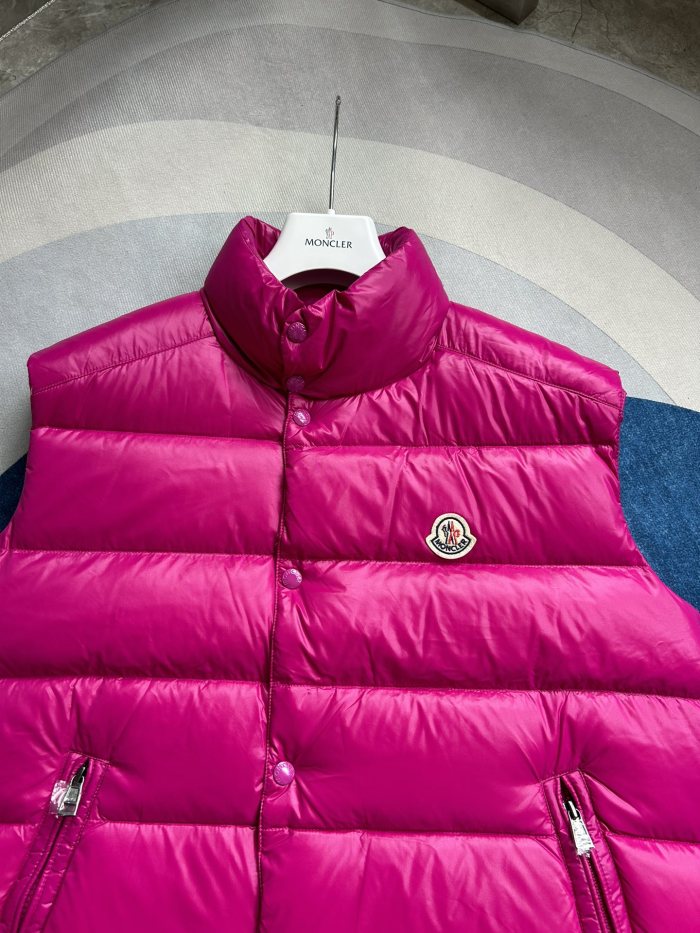 Moncler Down vest M94 FYZ042