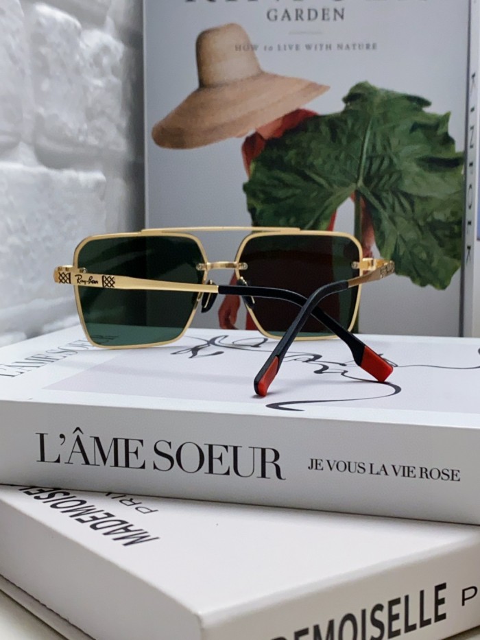 Ray-Ban Sunglasses RB1977
