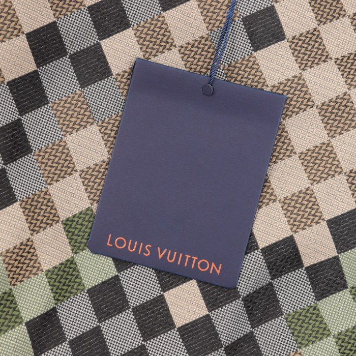 LV Jacket 011