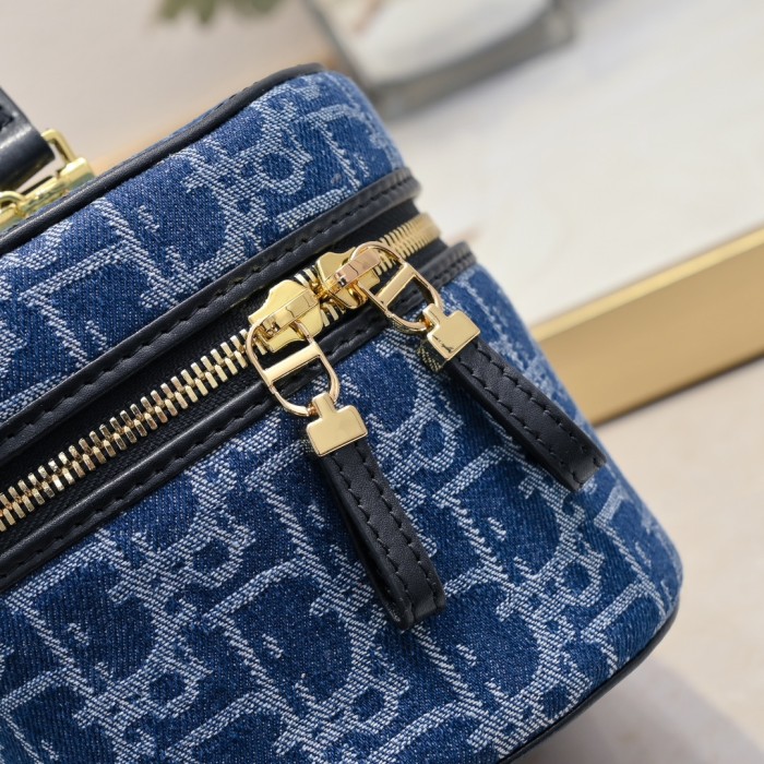 Dior 30 Montaigne Vanity Case 7099 XB091 20.5cm
