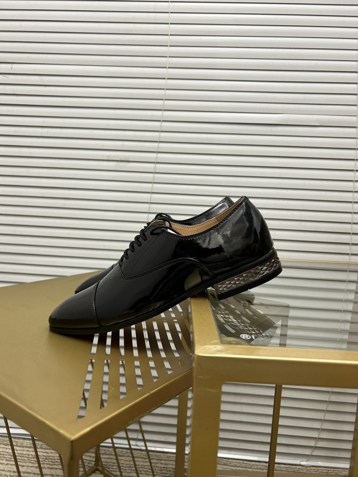 Christian Louboutin 038 Casual shoes HL003