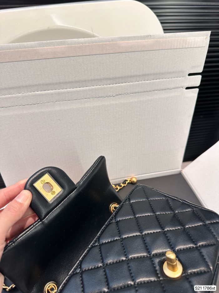 Chanel Shoulder Bag 1786 LLS071 17cm