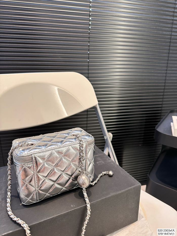 Chanel Handbag 2303 LLS061 10.5-16cm