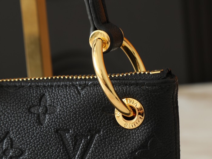 LV Pochette Bag M12174 LM021 25.5cm
