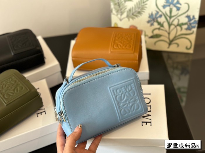 Loewe Shoulder Bag 003 DB081 18cm