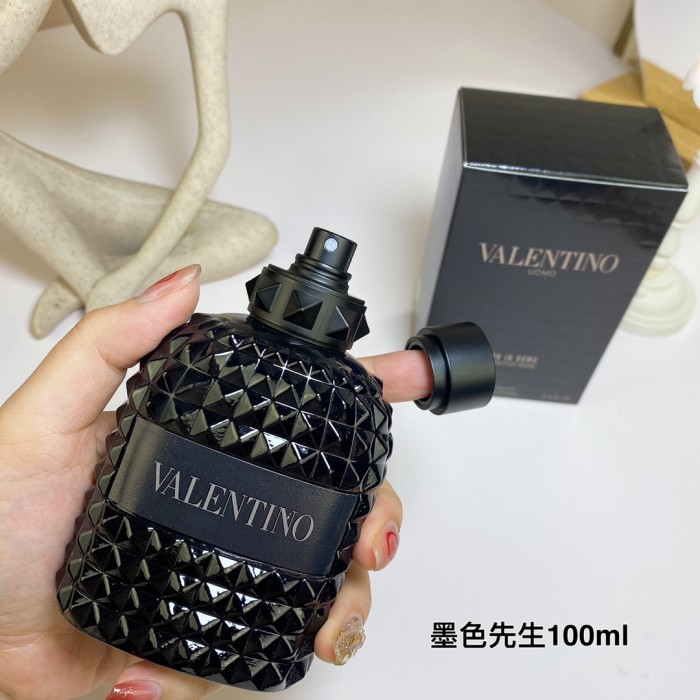 Valentino Uomo Born In Roma Rockstud Noir 009 100ml for man