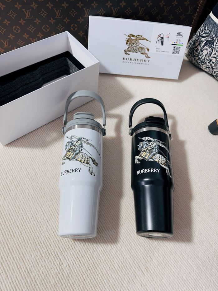 Burberry Cup 001