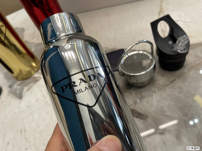 Prada Cup 001