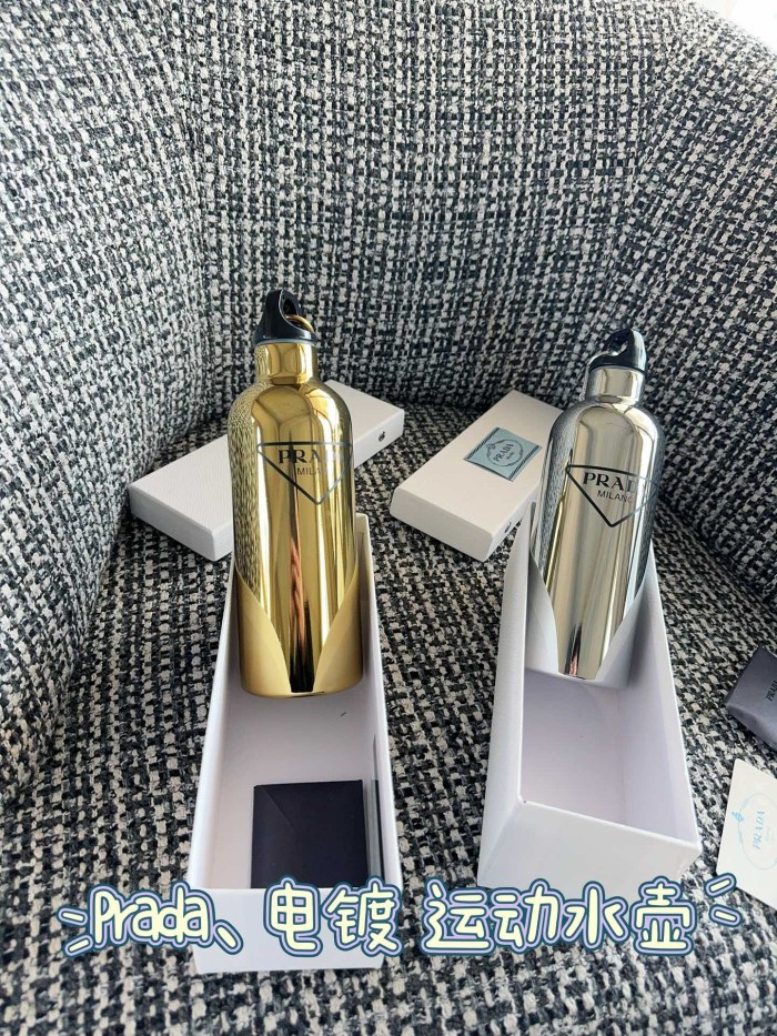 Prada Cup 002