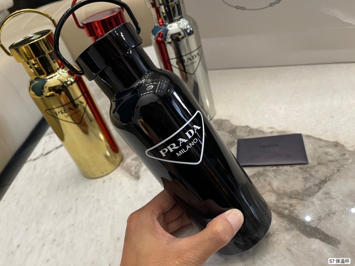 Prada Cup 001