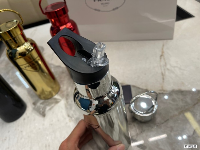 Prada Cup 001