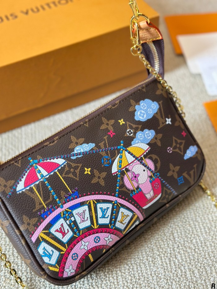 LV Pochette Bag 043 DB021 21cm