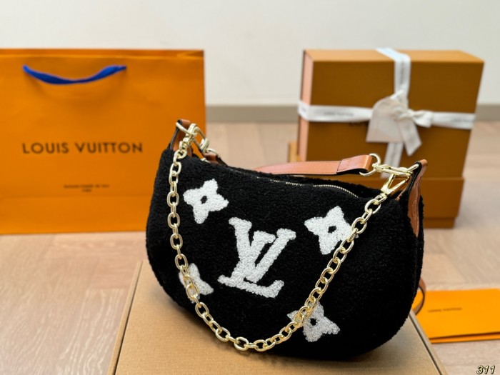 LV Pochette Bag 042 DB541 26cm