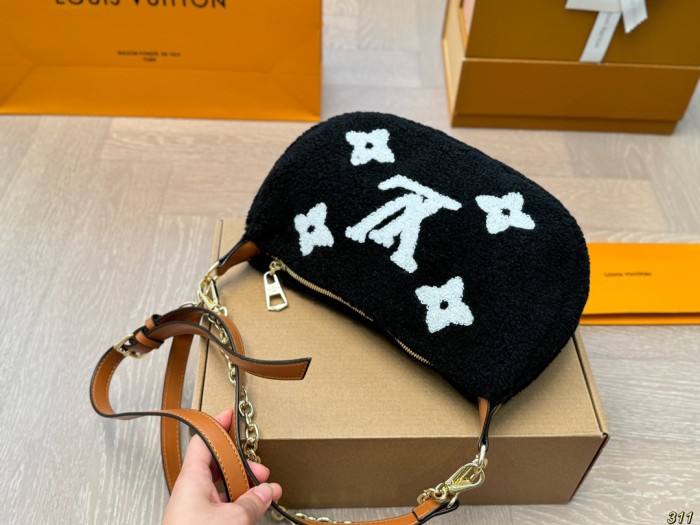LV Pochette Bag 042 DB541 26cm