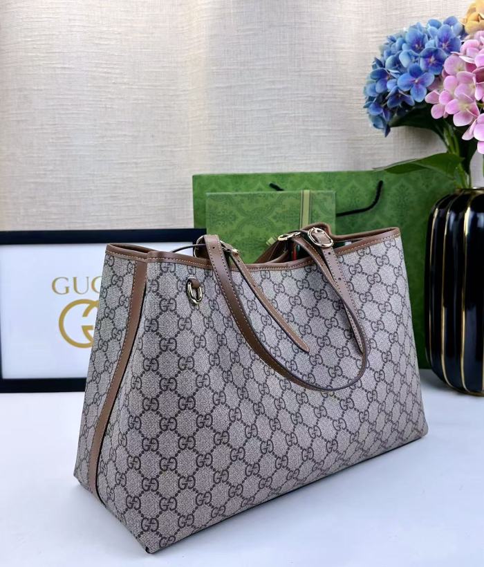 Gucci Emblem Tote 815213 LM071 38cm