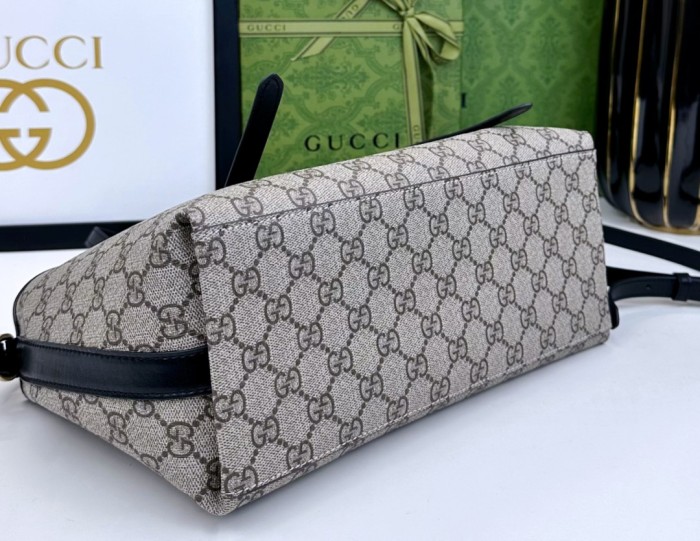 Gucci Emblem Tote 815214 LM061 31cm