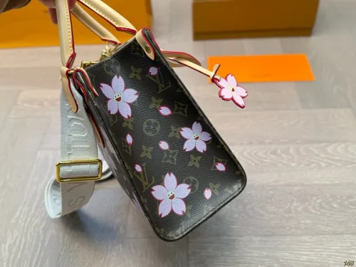 LV Onthego Bag 052 DB551 25cm