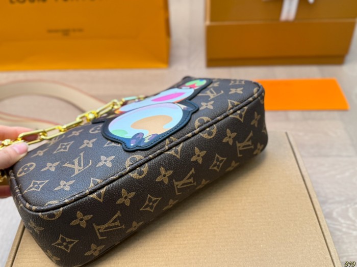 LV Pochette Accessories Bag 049 DB041 26cm