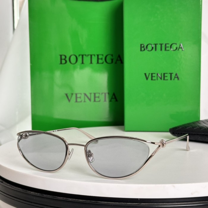 Bottega Veneta Sunglasses BV1330S SM061