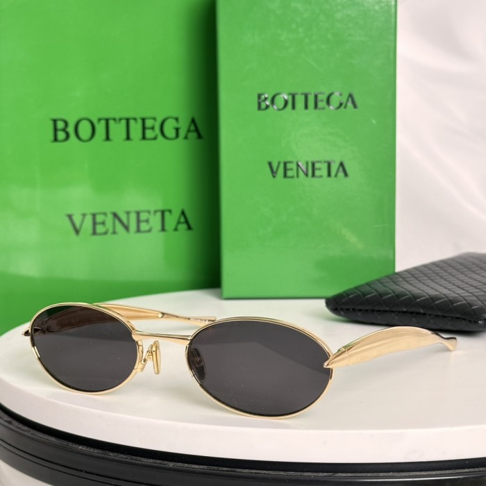 Bottega Veneta Sunglasses BV1386S SM061