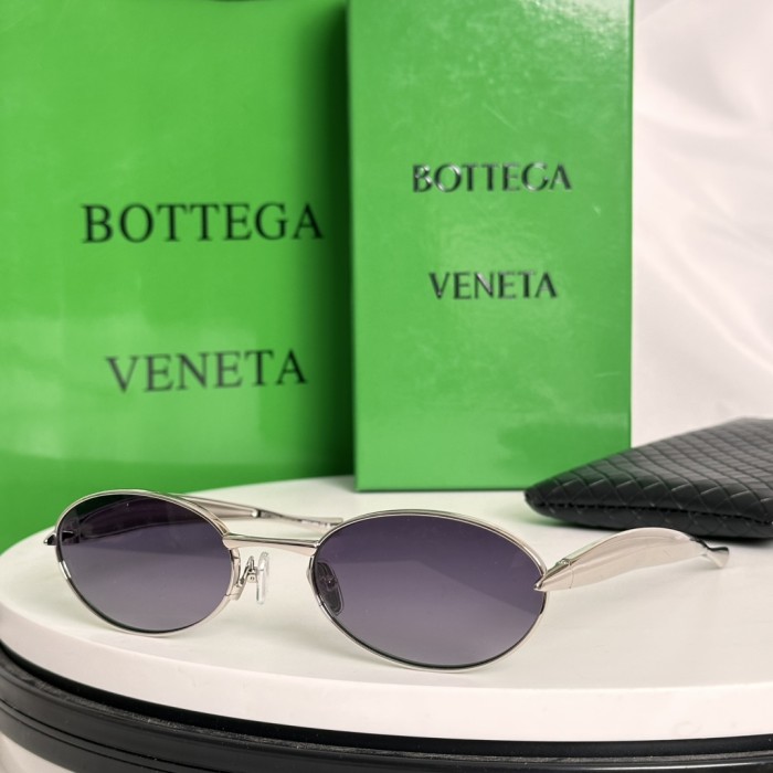 Bottega Veneta Sunglasses BV1386S SM061
