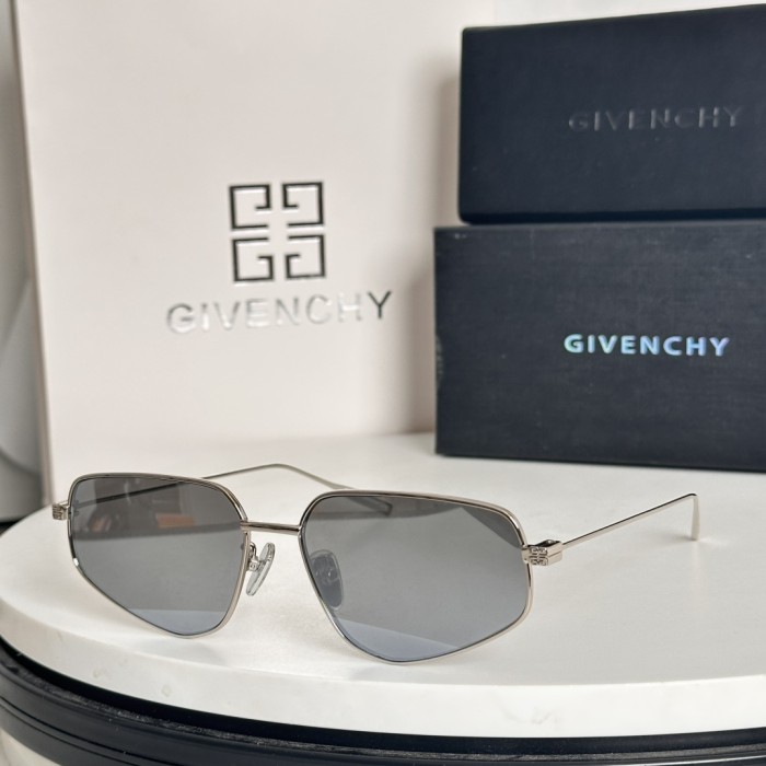 Givenchy Sunglasses GV40039U SM031