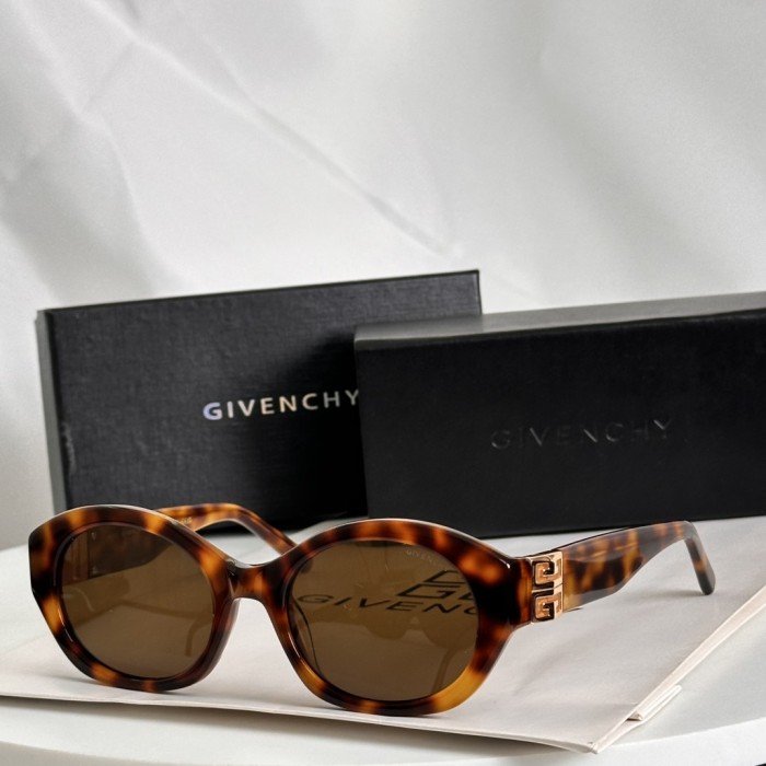 Givenchy Sunglasses GV60013U SM051