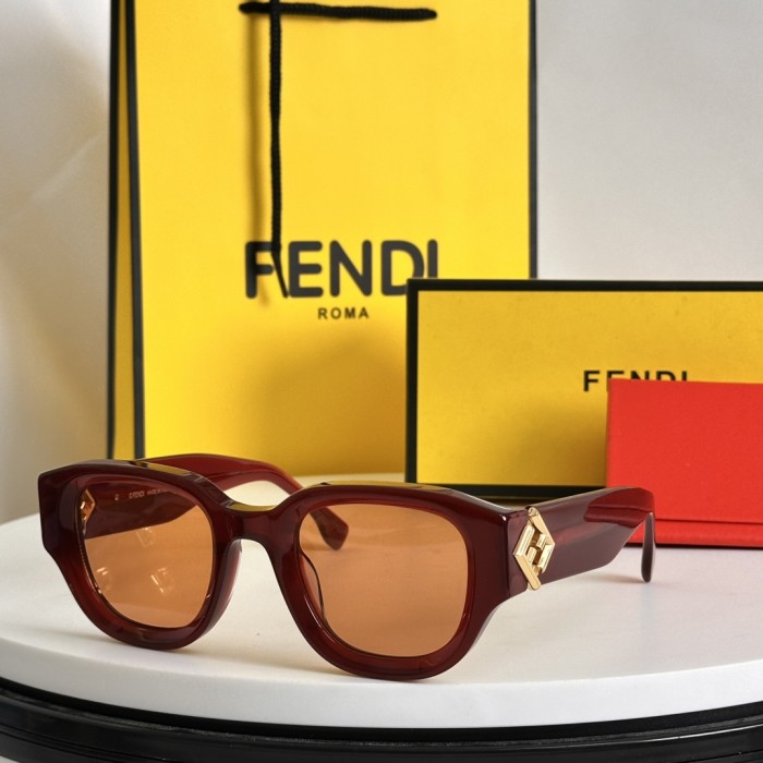 Fendi Sunglasses FE40160I SM051