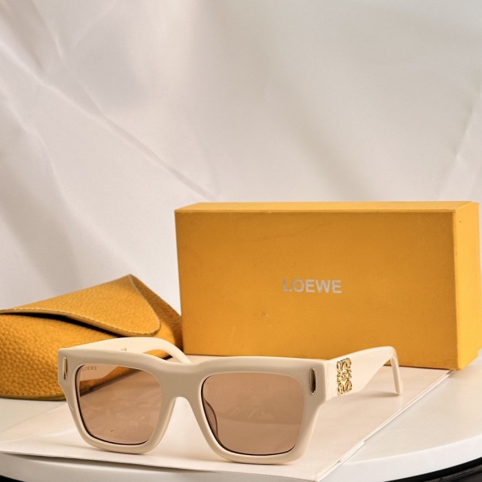 Loewe Sunglasses LW5098S SM051