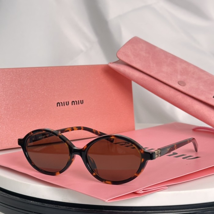Miu Miu Sunglasses SMU04Z SM011