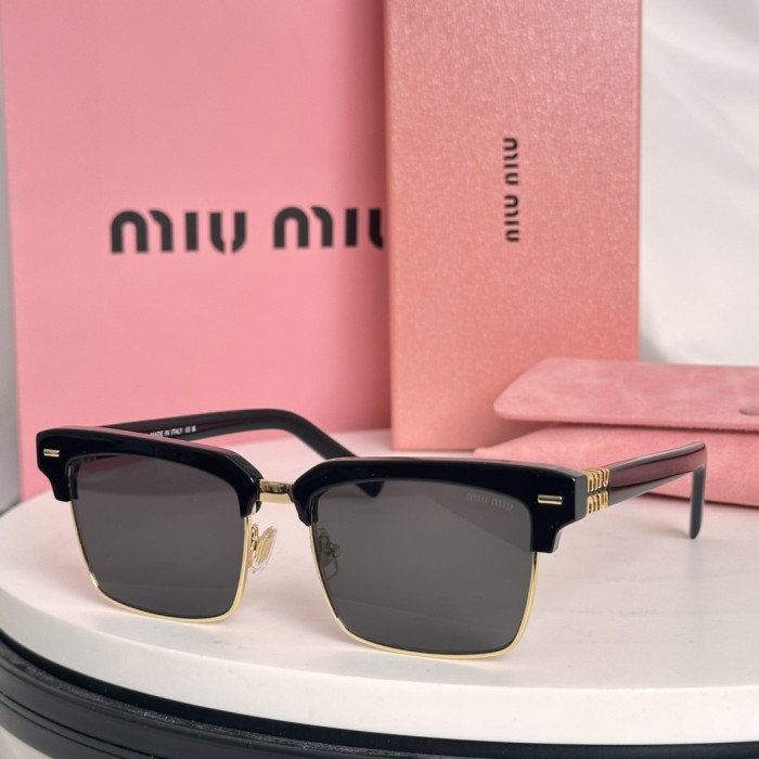 Miu Miu Sunglasses SMU10ZS SM021