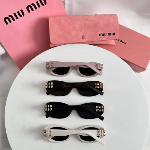 Miu Miu Sunglasses SMU06ZS SM021