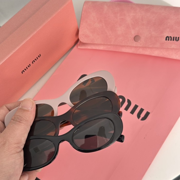 Miu Miu Sunglasses SMU06ZS SM021