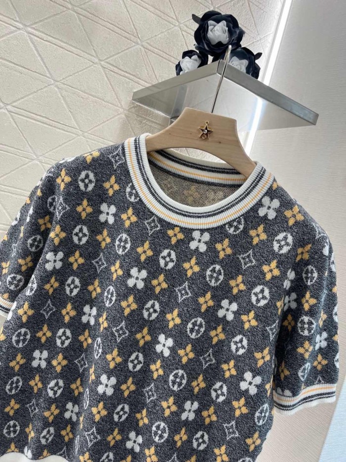 LV Ladieswear 001