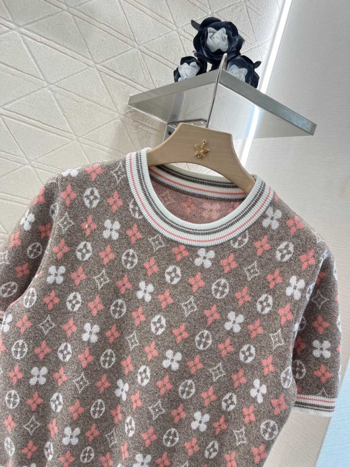 LV Ladieswear 001