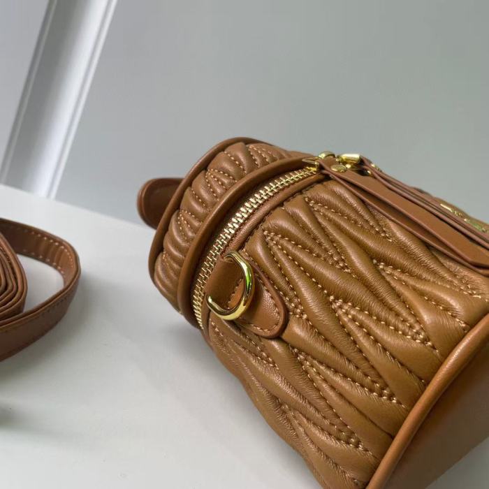 Miu Miu Matelassé Bag 5BH226 LM022 18cm