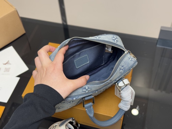 LV Shoulder Bag 079 DB591 20cm