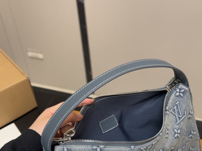 LV Hobo Shoulder Bag 077 DB581 32cm