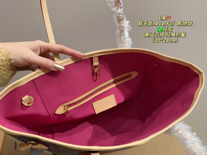 LV Neverfull Bag 090 DB532 30cm