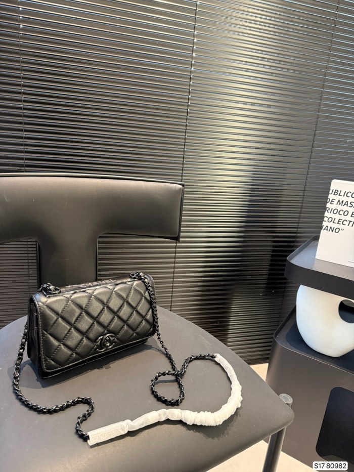 Chanel Shoulder Bag 80982 DB051 19cm