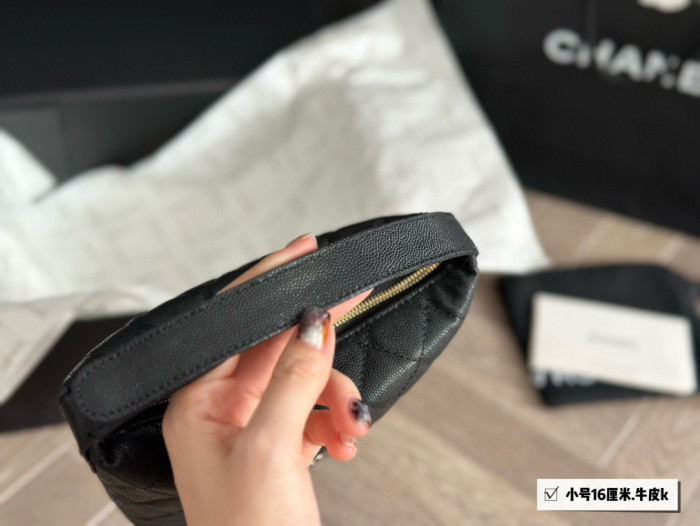 Chanel Hobo Bag 029 DB512 16-21cm