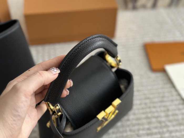 LV Capucines Bag 094 DB502 20-28cm