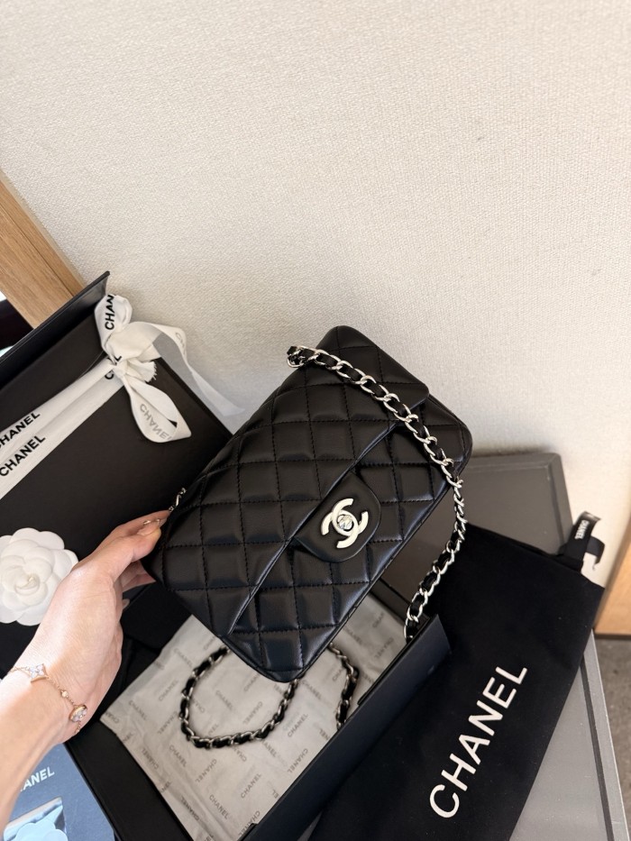 Chanel Shoulder Bag 046 DB561 20cm